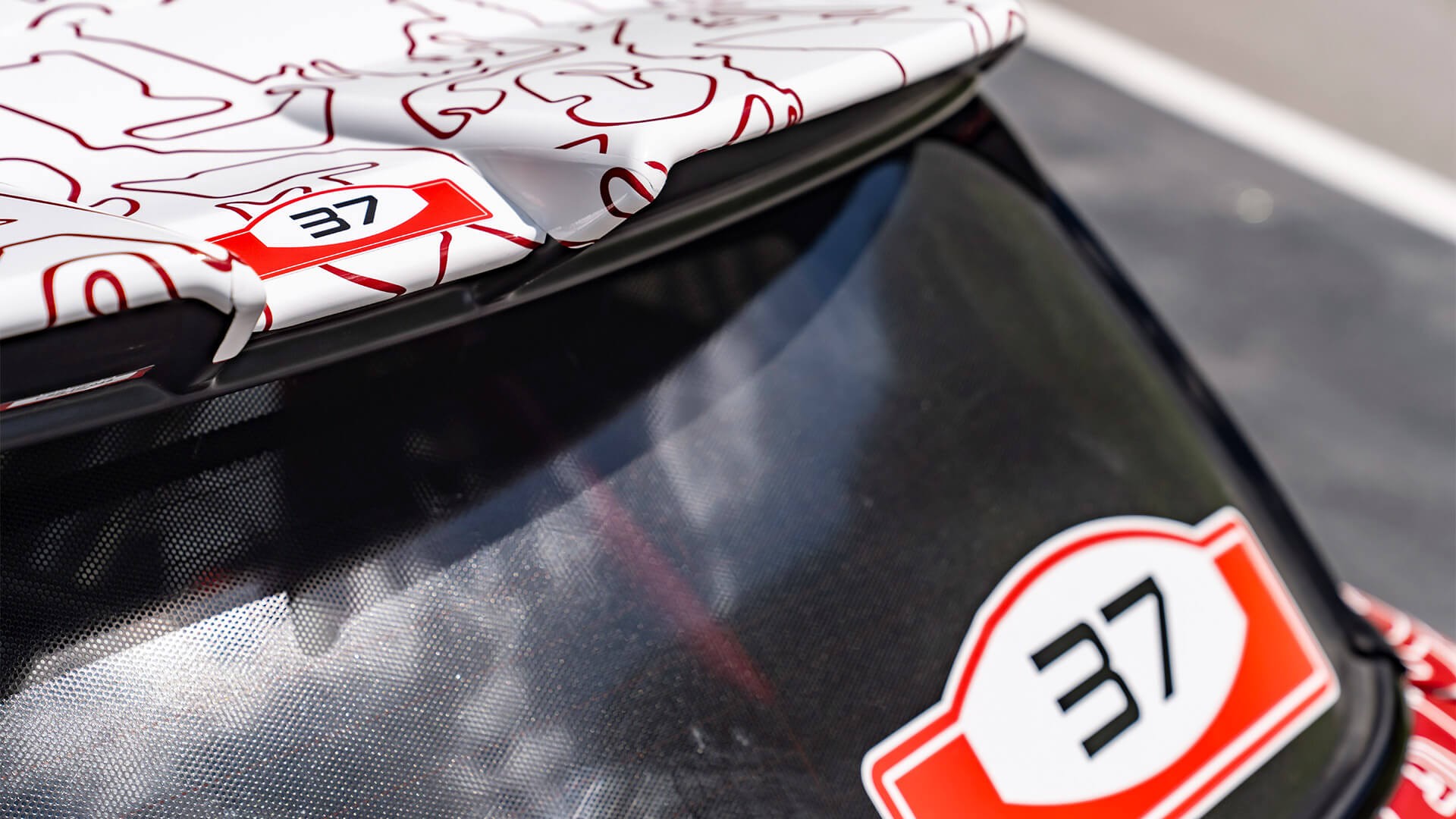 MINI John Cooper Works ve Bulldog Racing Team, 2024 Nürburgring 24 Saat Yarışı'nda Zaferi Kutluyor | MINI Türkiye